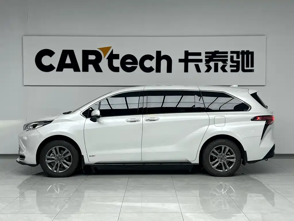 Toyota Sienna 2024 из CN, фото 3