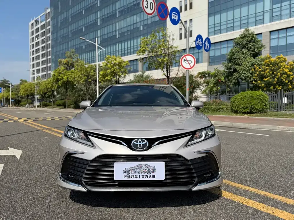 Toyota Camry 2023 из CN, фото 2