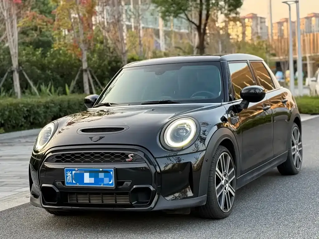 MINI Cooper (3-door) — фото 1