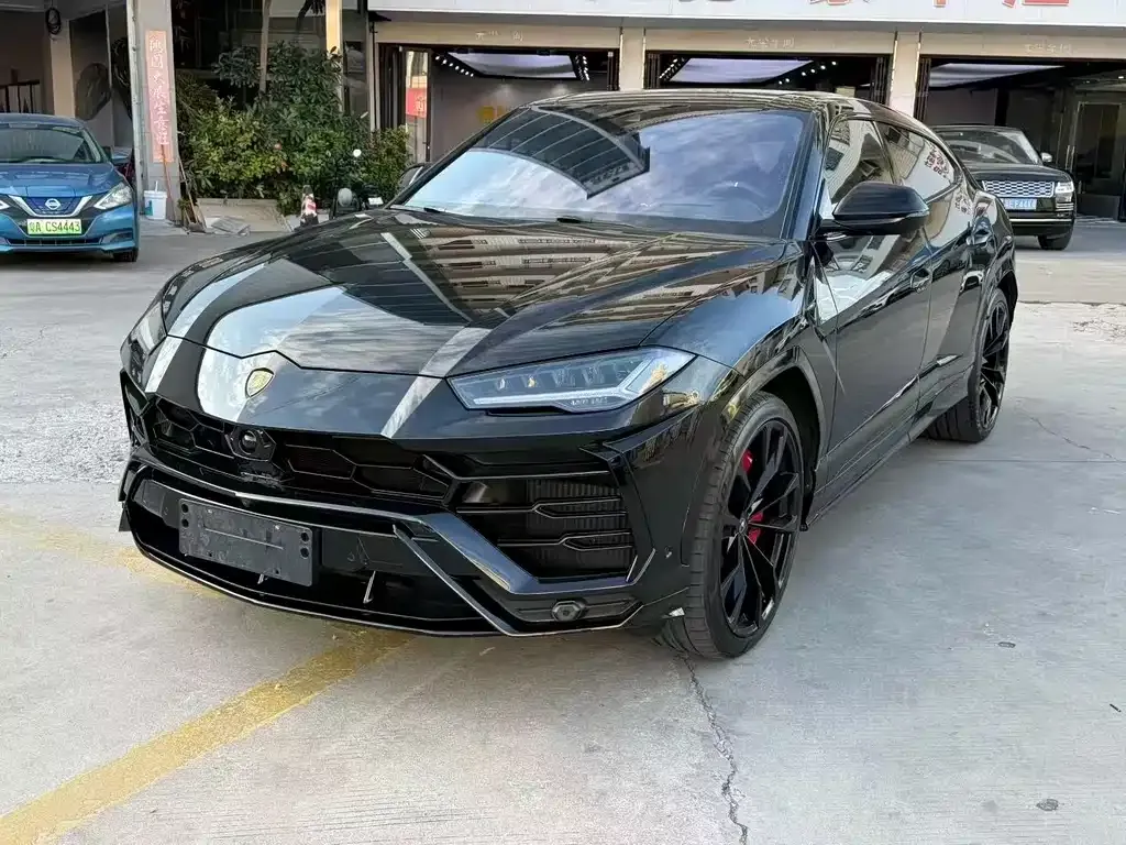 Lamborghini Urus — фото 1