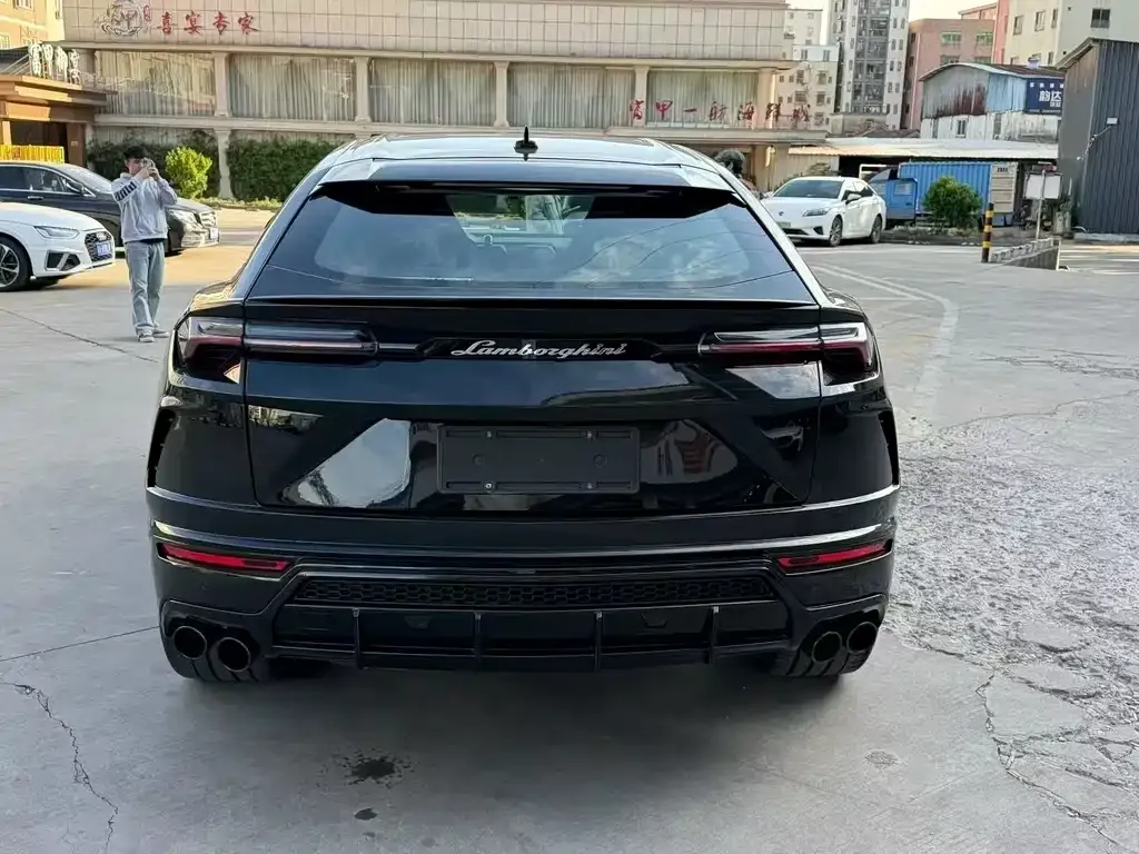 Lamborghini Urus — фото 8
