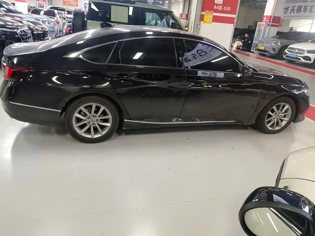 Honda Accord — фото 9