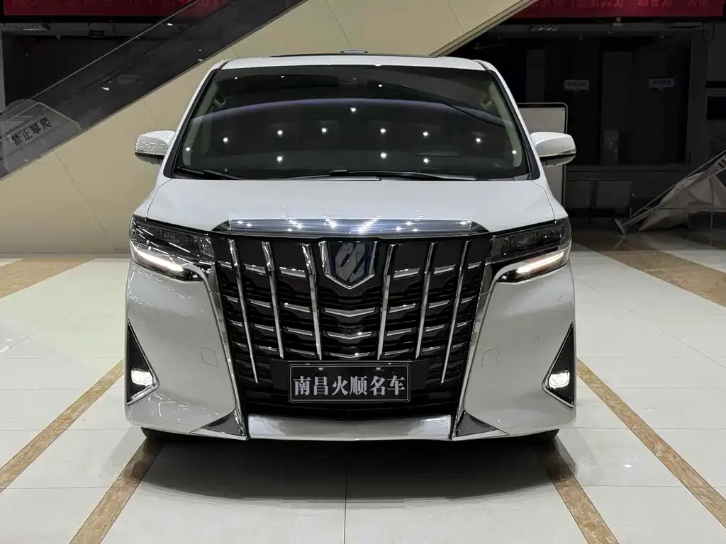 Toyota Alphard — фото 2