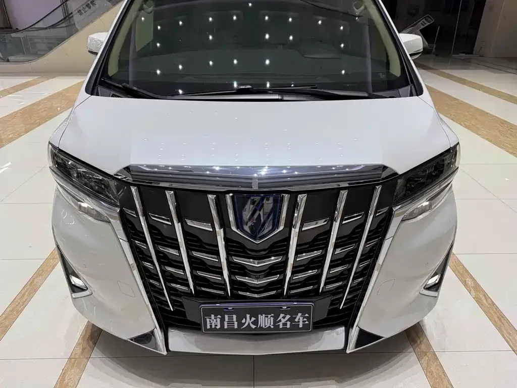 Toyota Alphard — фото 3