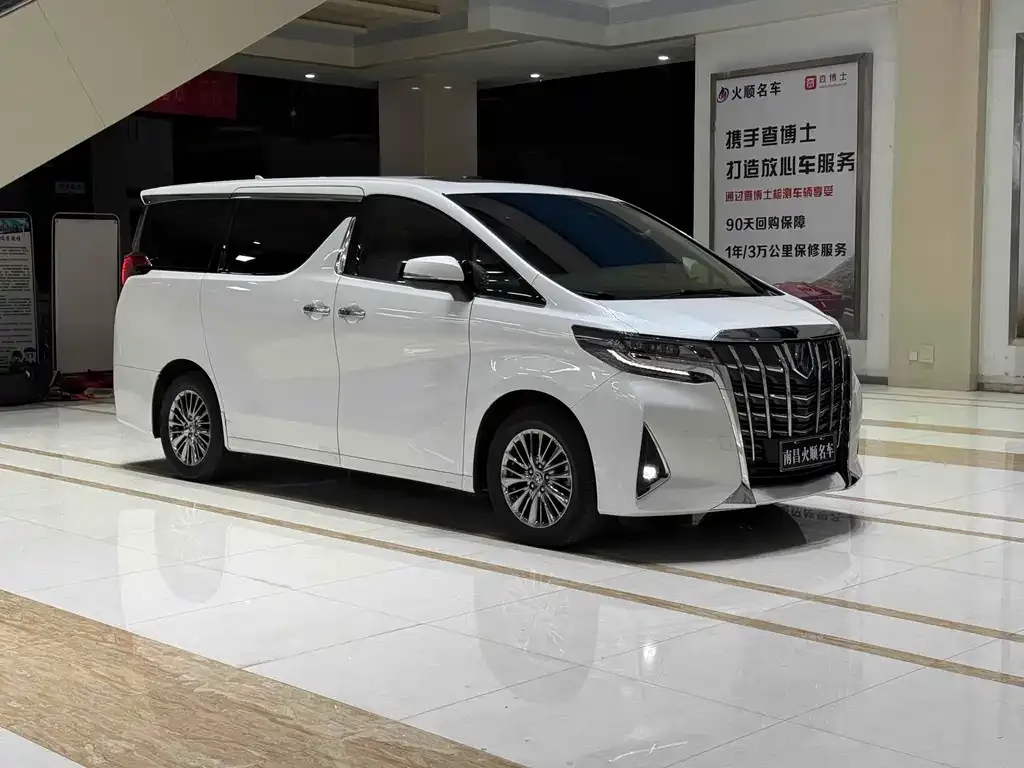 Toyota Alphard — фото 4