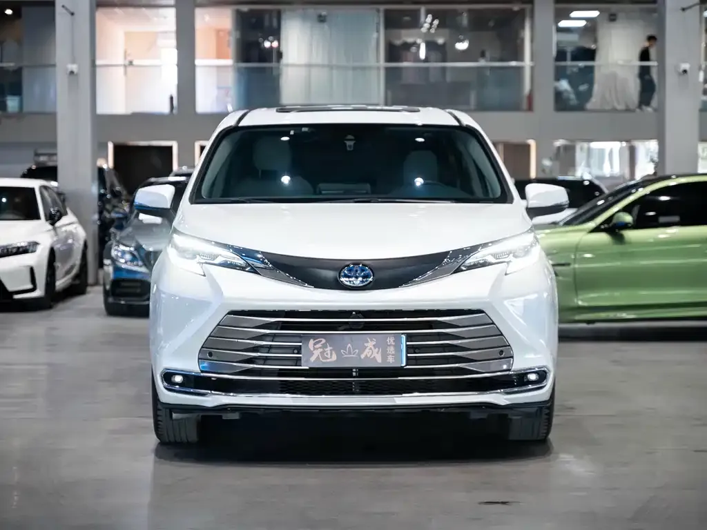 Toyota Sienna — фото 2