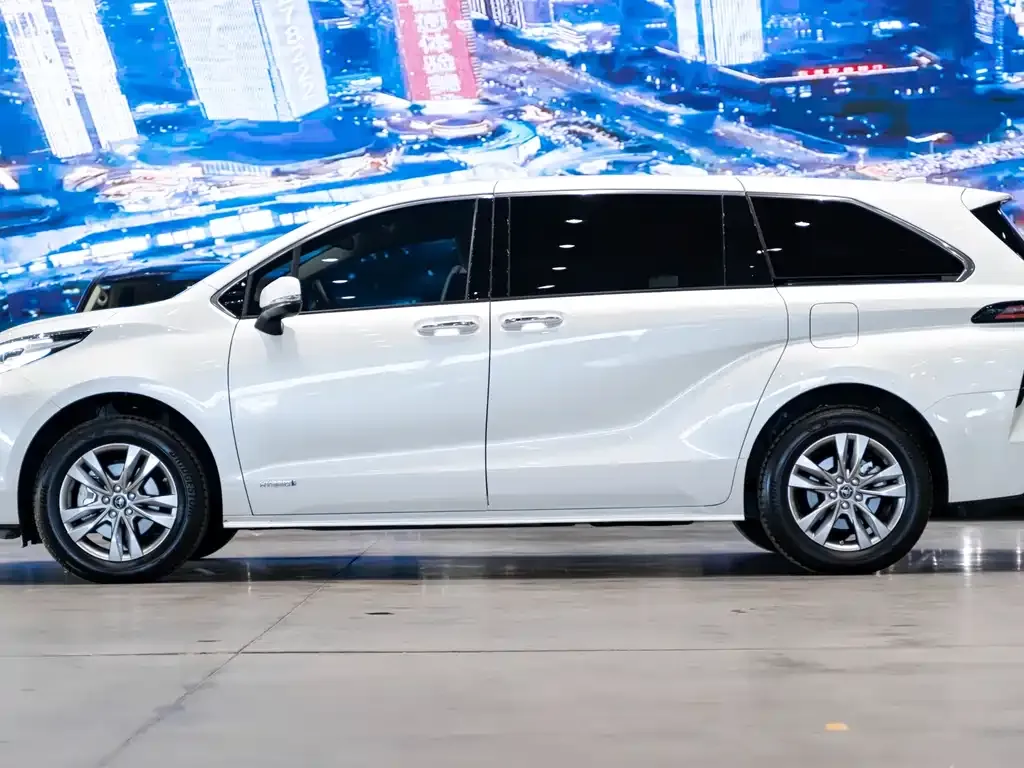 Toyota Sienna — фото 4