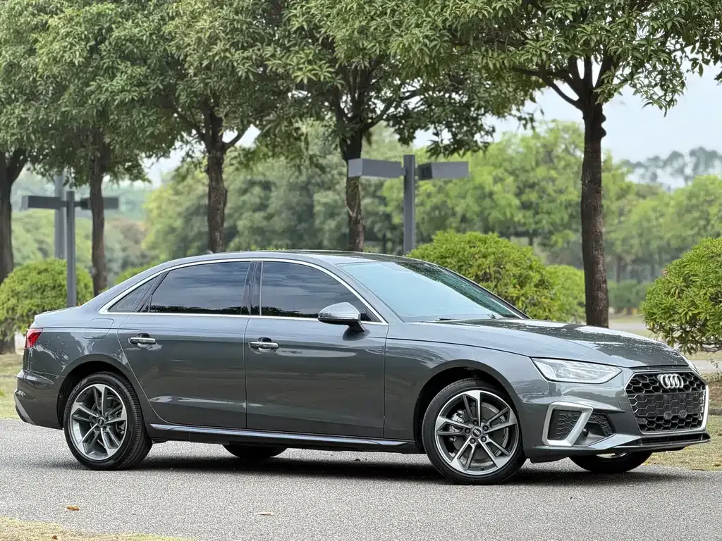 Audi A4L 2022 из CN, фото 2