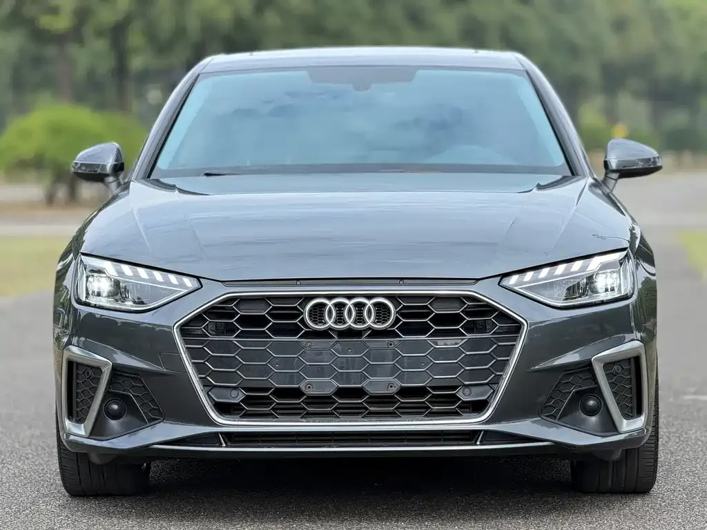 Audi A4L 2022 из CN, фото 3