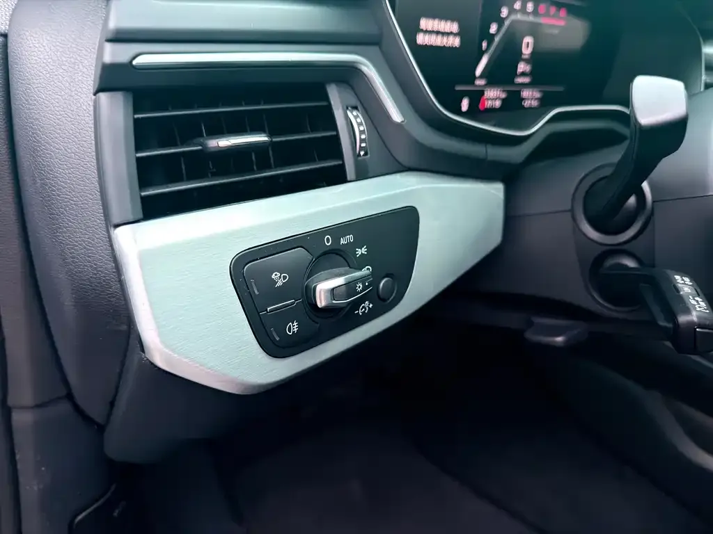Audi A4L 2022 из CN, фото 7