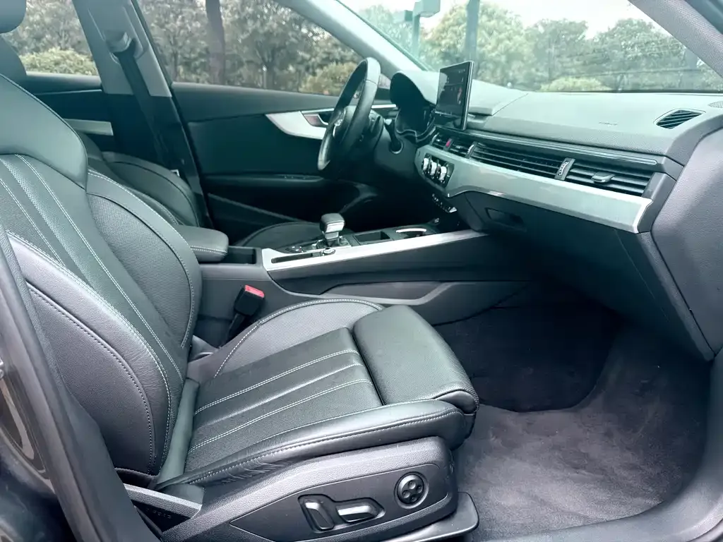 Audi A4L 2022 из CN, фото 9