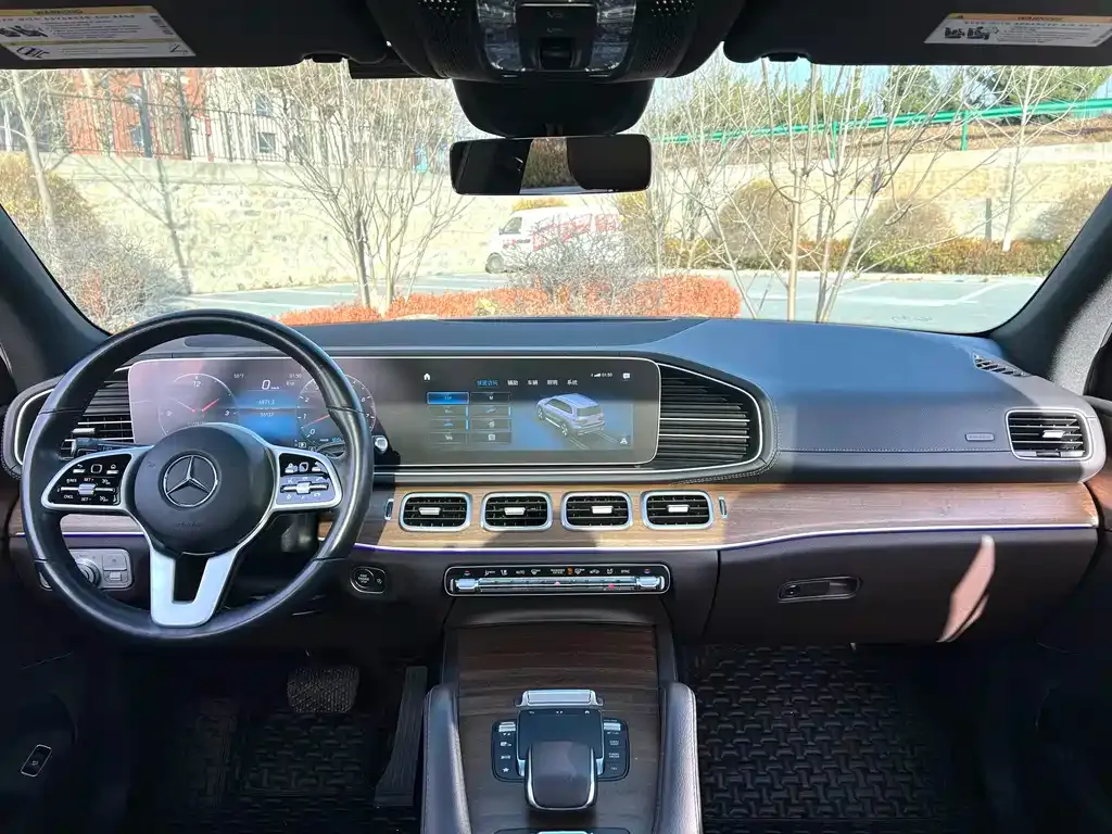 Mercedes-Benz GLS — фото 9