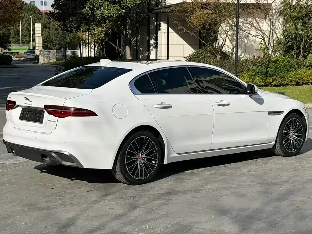 Jaguar XEL — фото 4