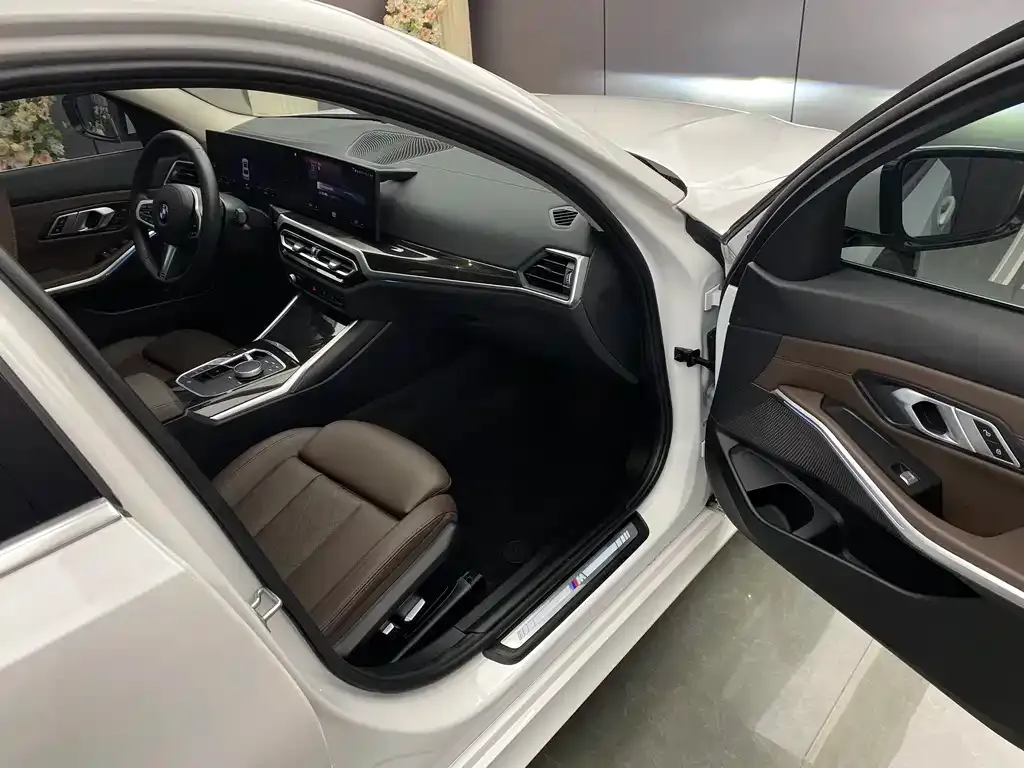 BMW 3 Series 2023 из CN, фото 7