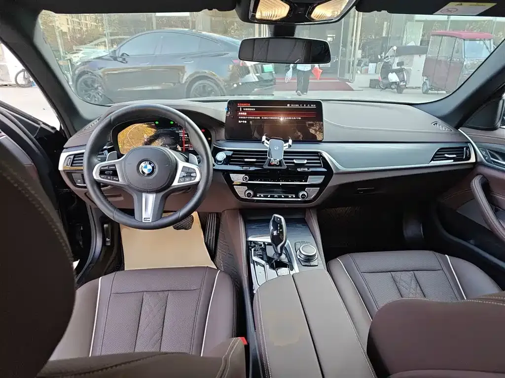 BMW 5 Series 2022 из CN, фото 10