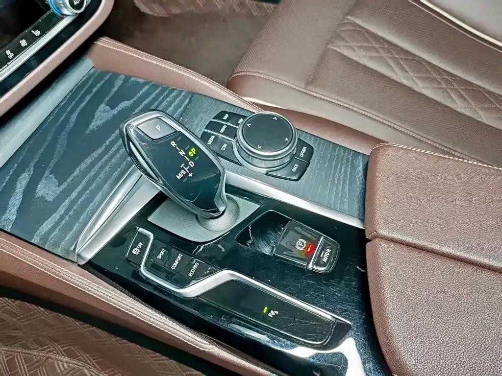 BMW 5 Series — фото 9