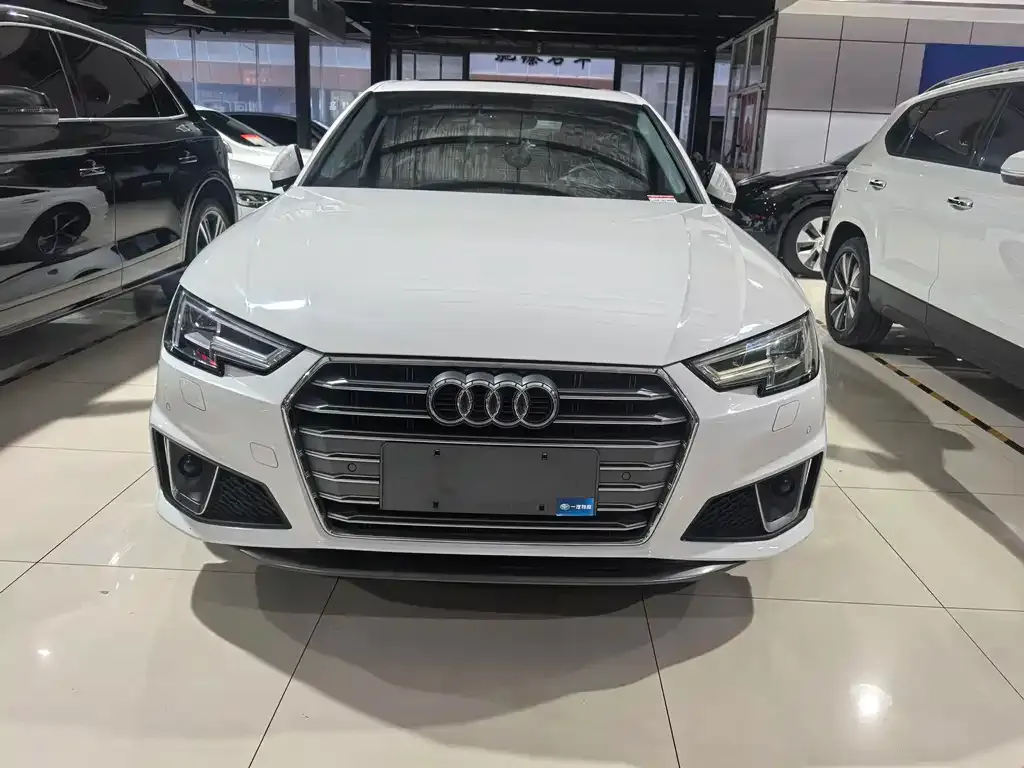 Audi A4L 2021 из CN, фото 2