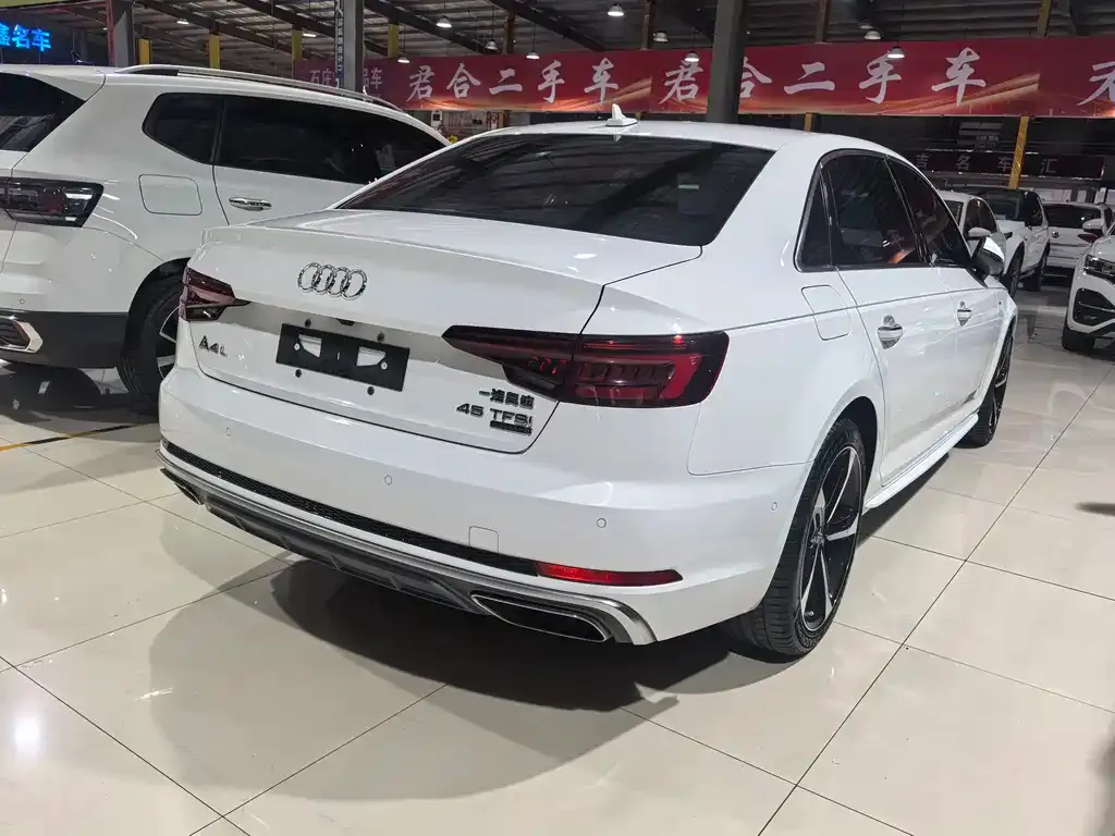 Audi A4L 2021 из CN, фото 4