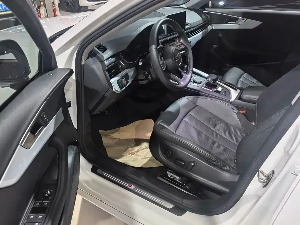 Audi A4L 2021 из CN, фото 7