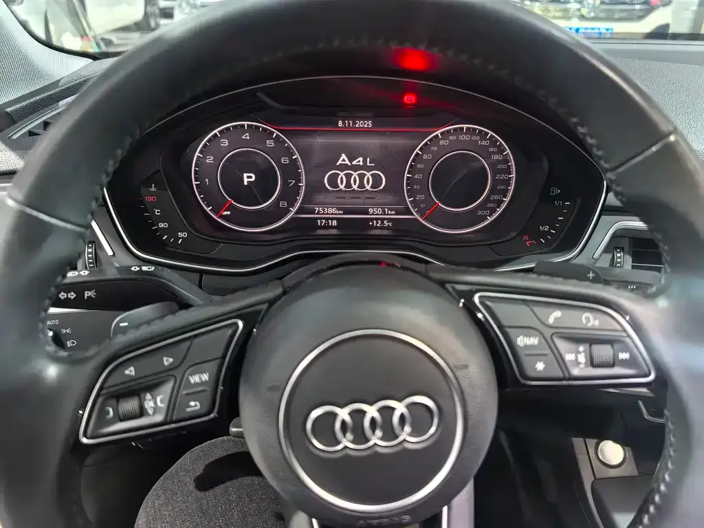 Audi A4L 2021 из CN, фото 8
