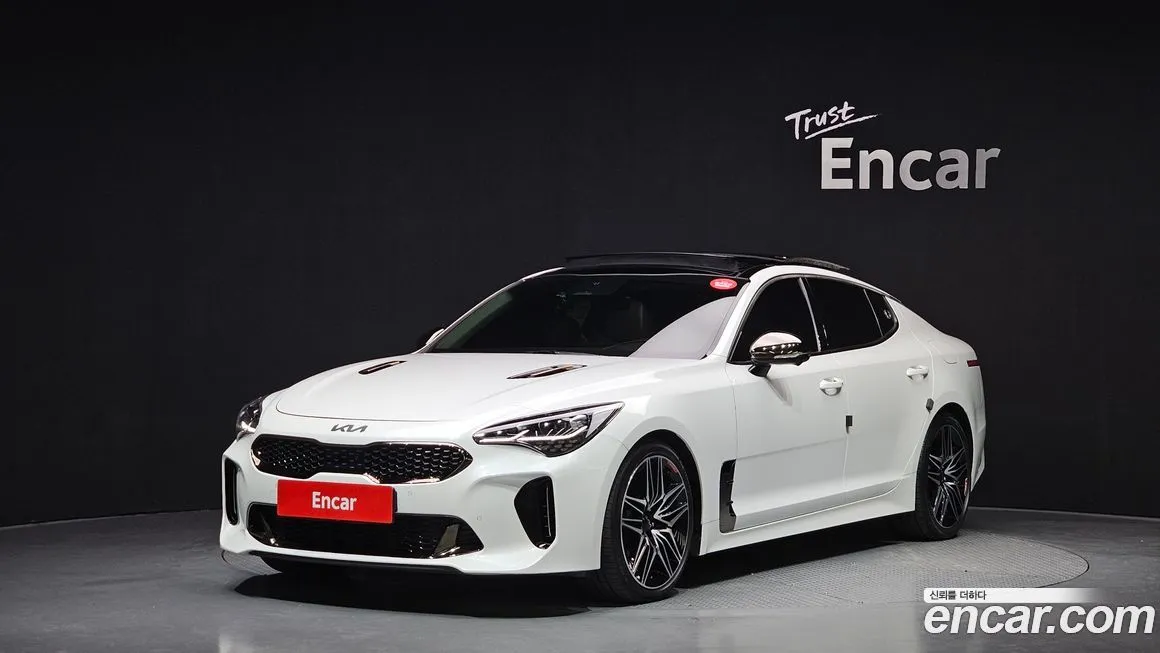 Kia Stinger — фото 1