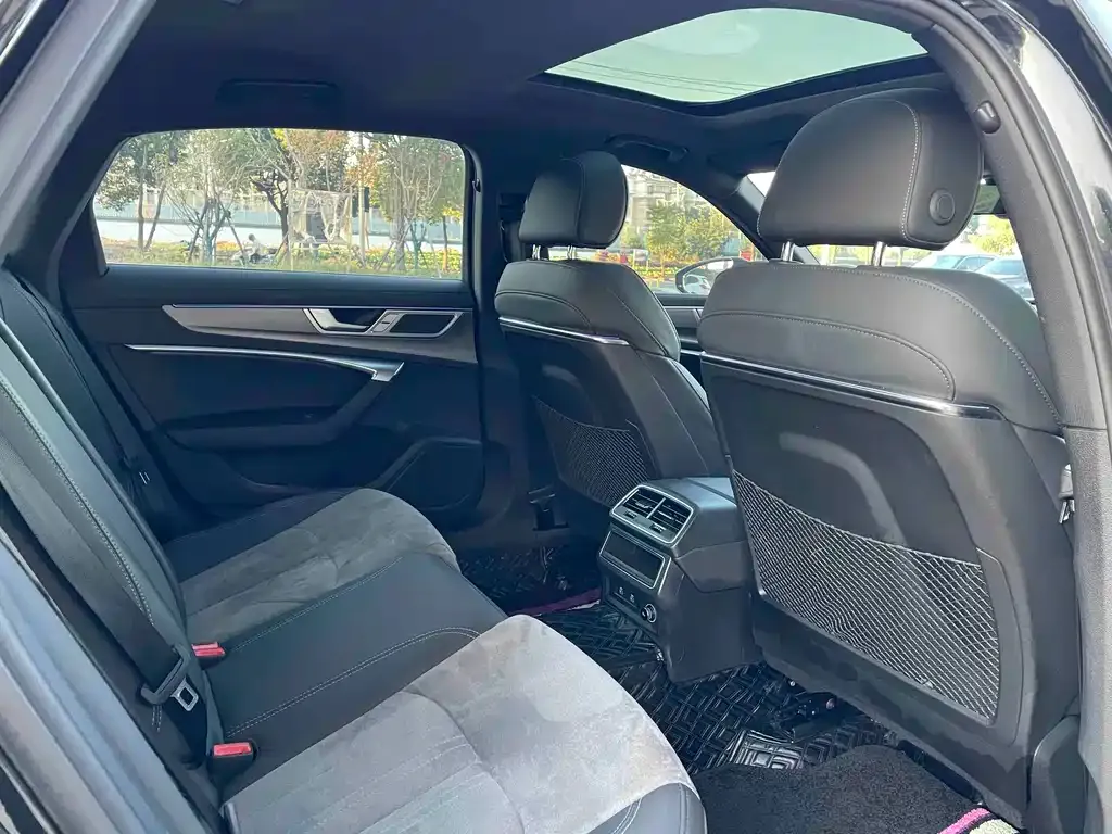Audi A6L 2023 из CN, фото 6