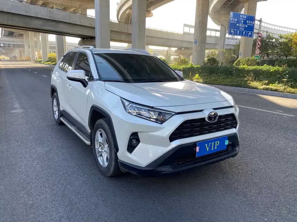 Toyota RAV4 — фото 4
