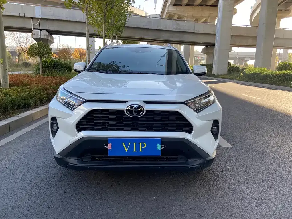 Toyota RAV4 — фото 5