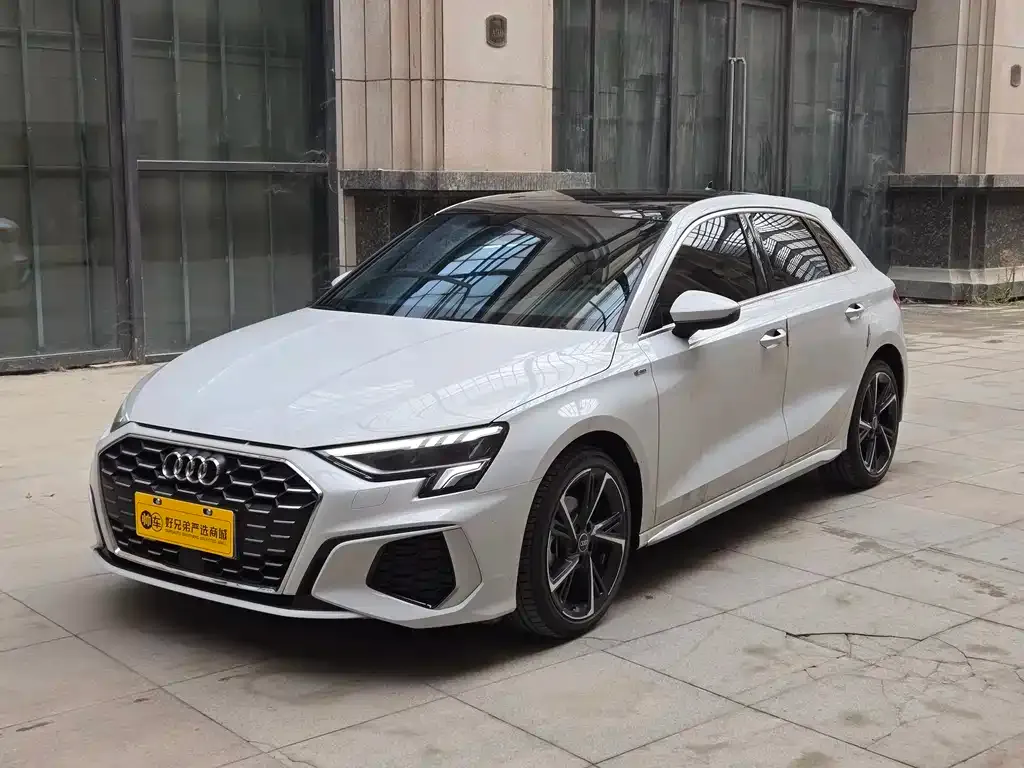 Audi A3 2023 из CN, фото 1