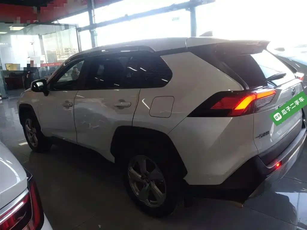 Toyota RAV4 2023 из CN, фото 5