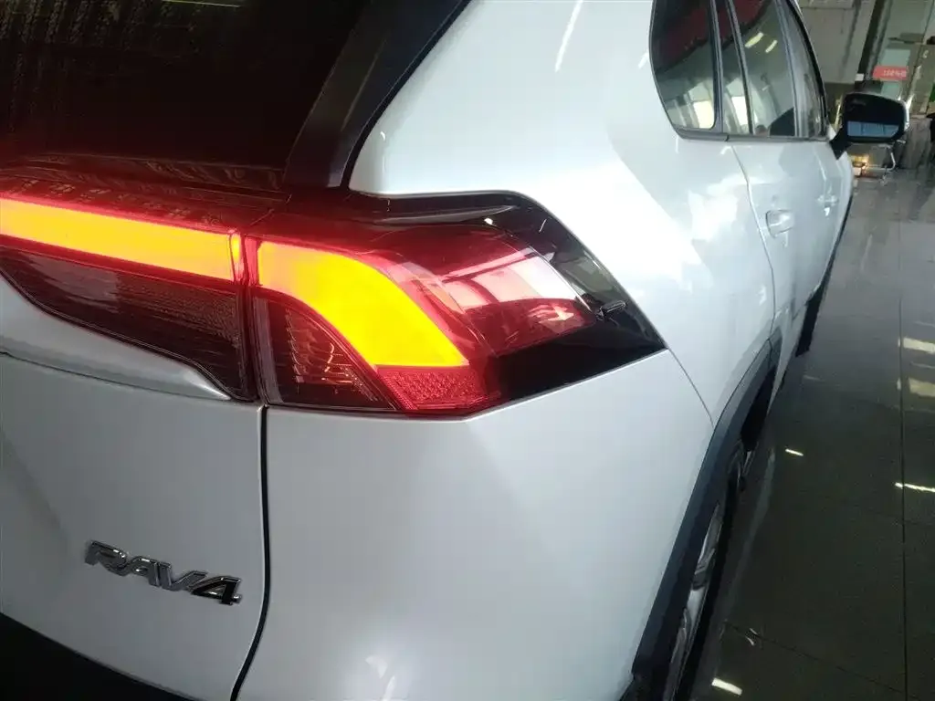Toyota RAV4 2023 из CN, фото 8