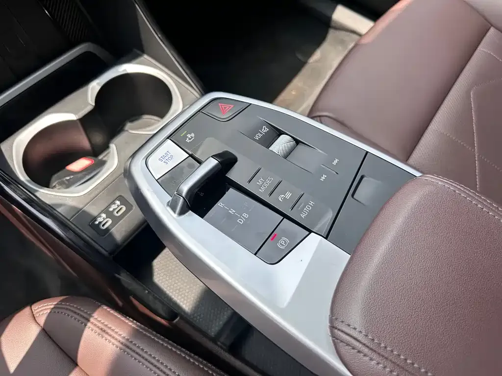 BMW iX1 2024 из CN, фото 7