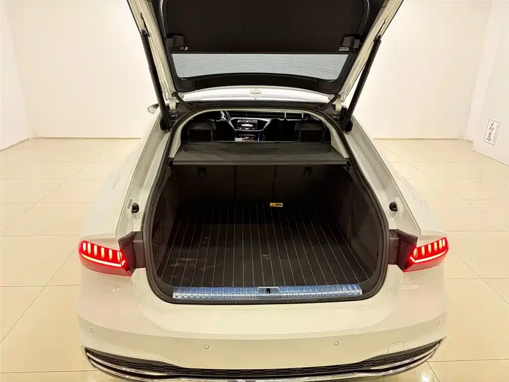 Audi A7 2021 из CN, фото 6