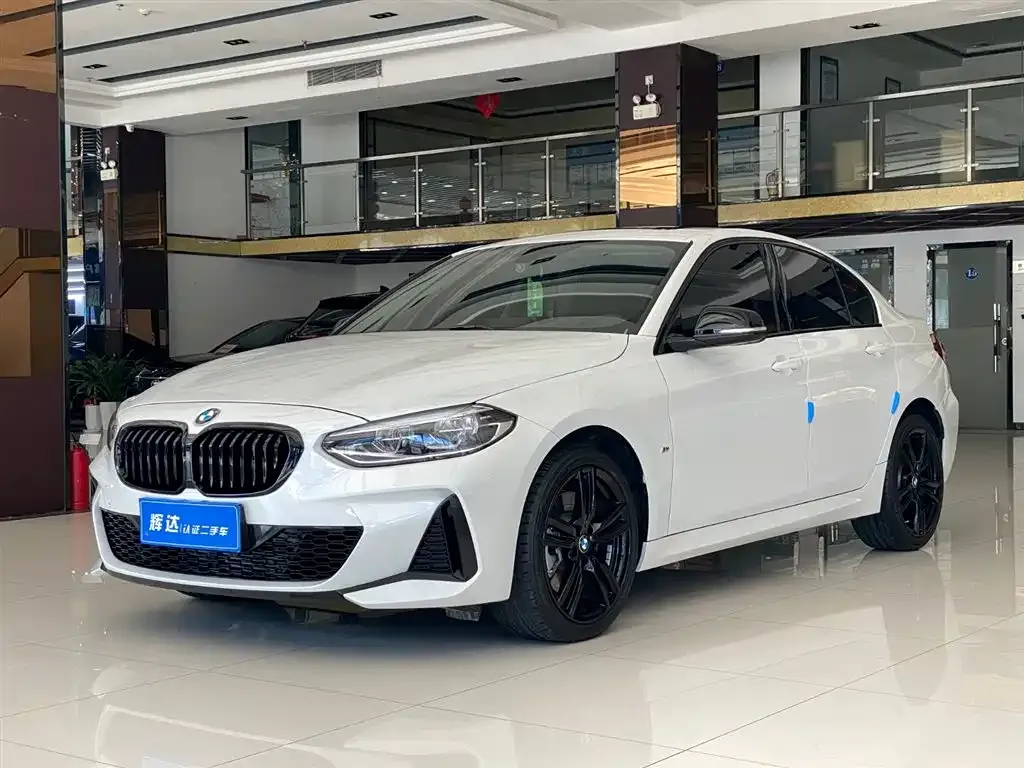 BMW 1 Series 2023 из CN, фото 1