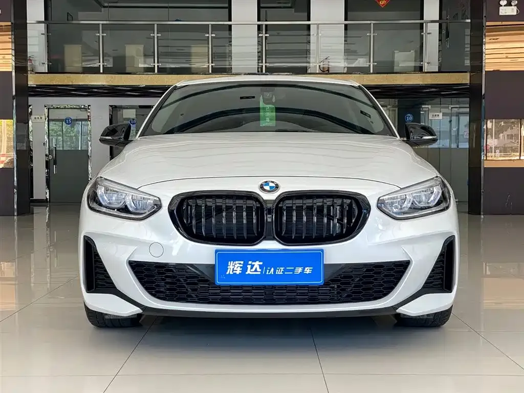 BMW 1 Series 2023 из CN, фото 2