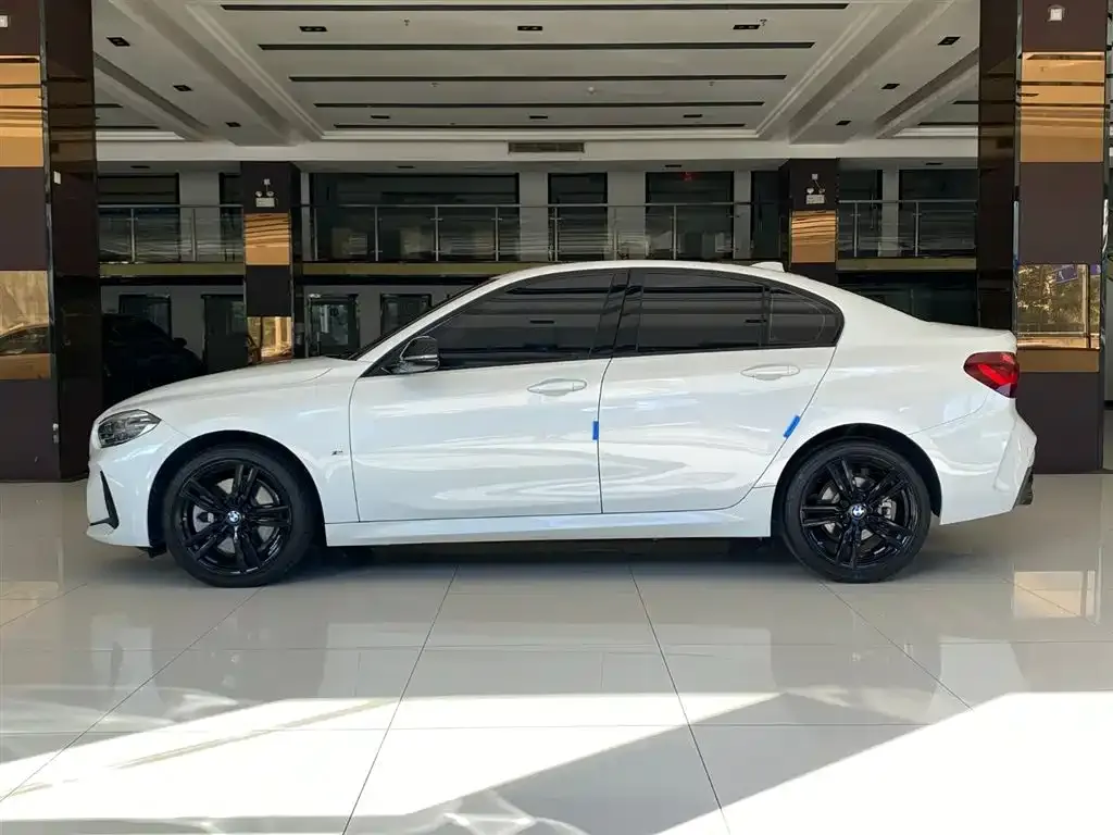 BMW 1 Series 2023 из CN, фото 4