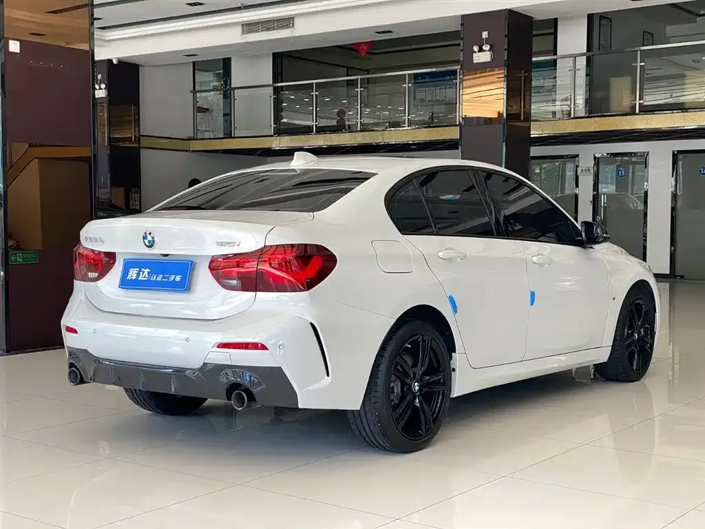 BMW 1 Series 2023 из CN, фото 7