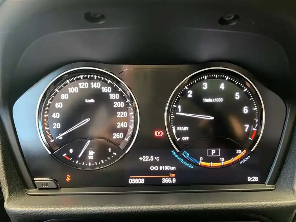 BMW 1 Series 2023 из CN, фото 9