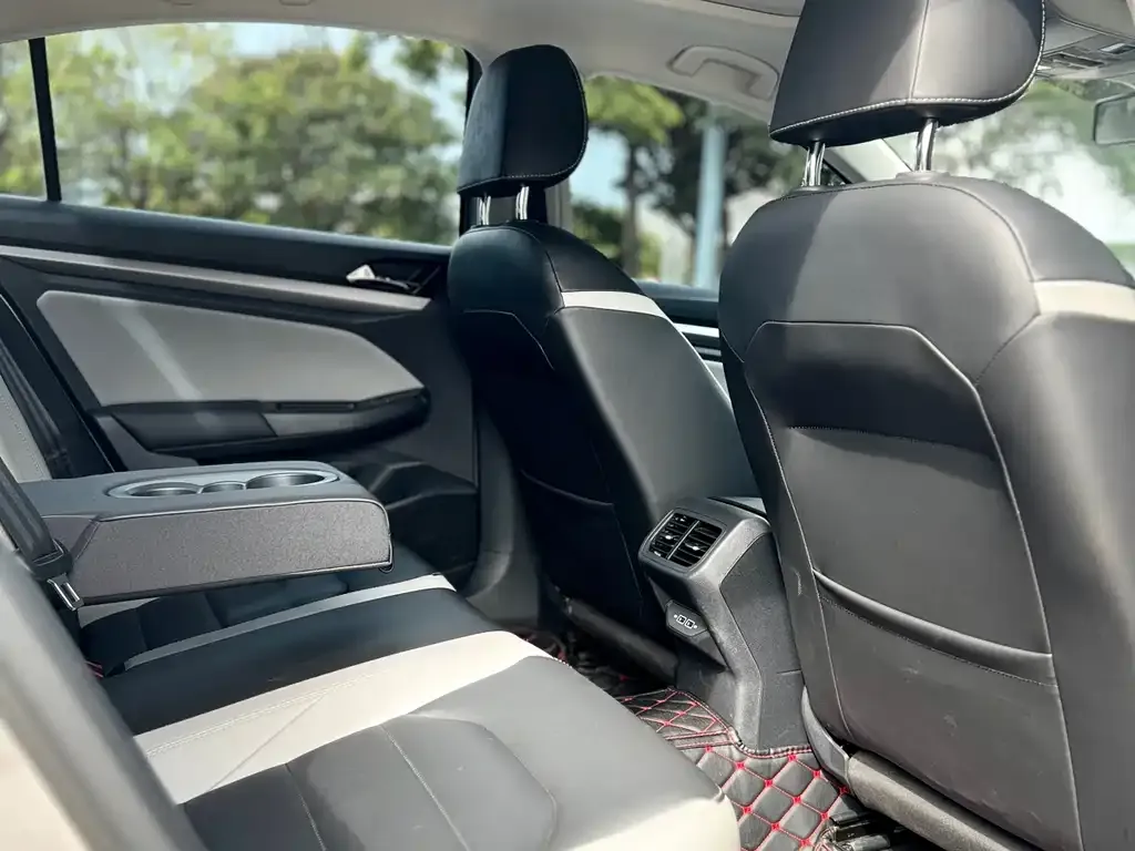 Volkswagen Bora 2023 из CN, фото 7