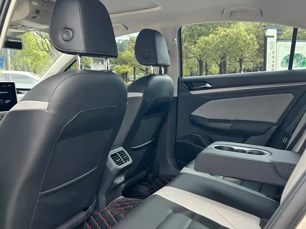 Volkswagen Bora 2023 из CN, фото 8