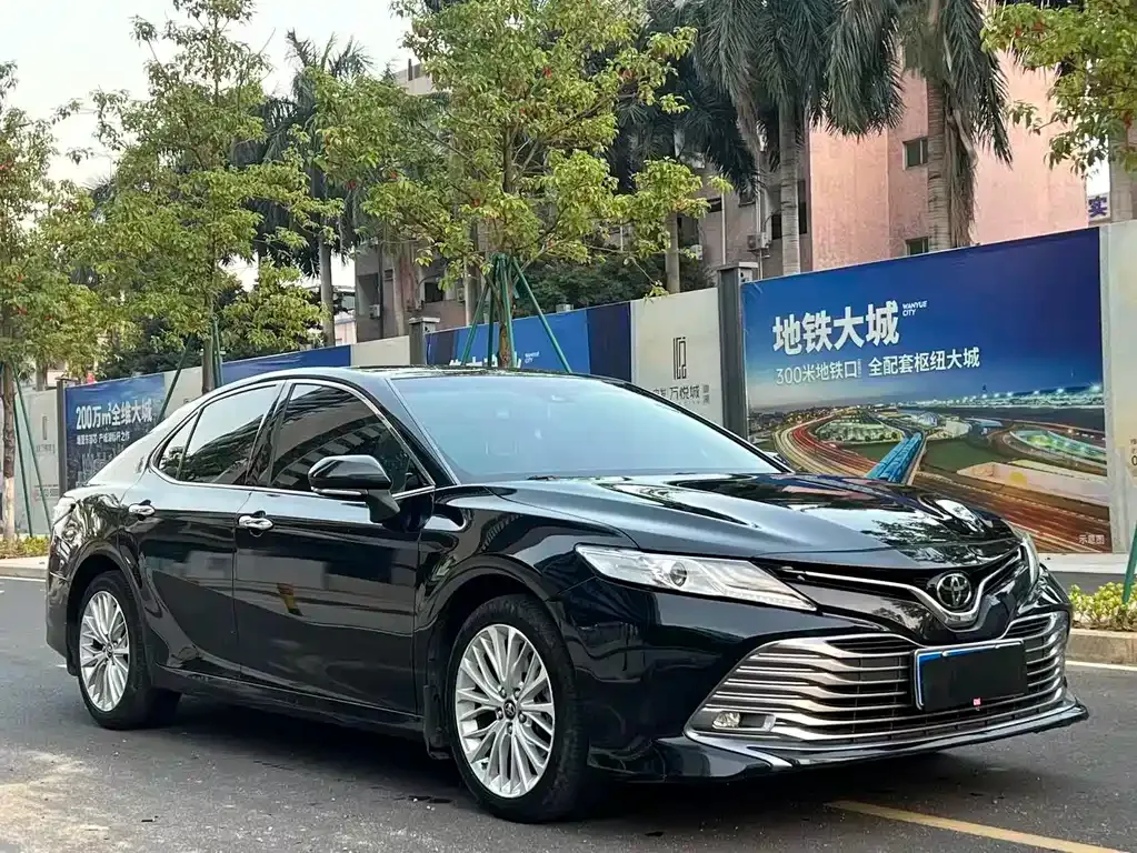 Toyota Camry — фото 2
