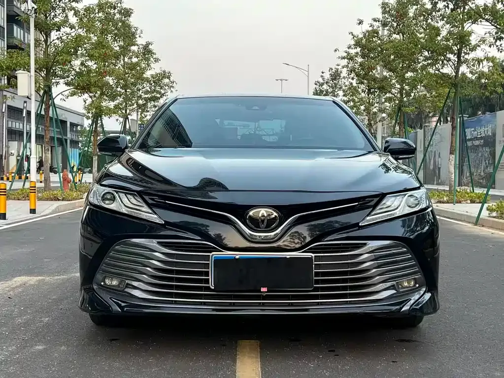 Toyota Camry — фото 3