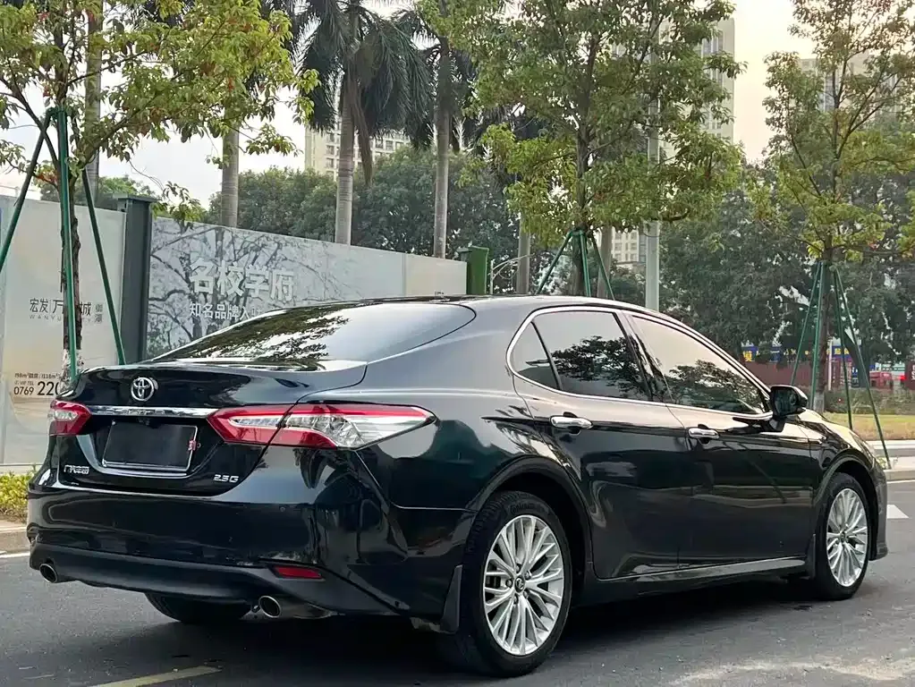 Toyota Camry — фото 4