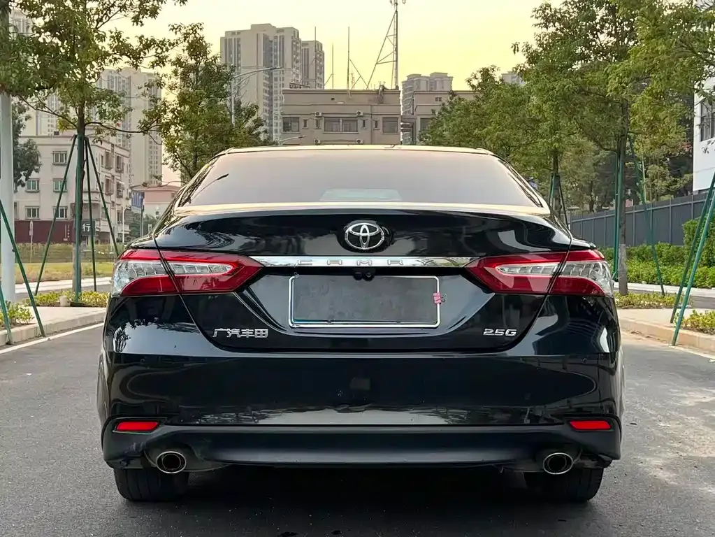 Toyota Camry — фото 5