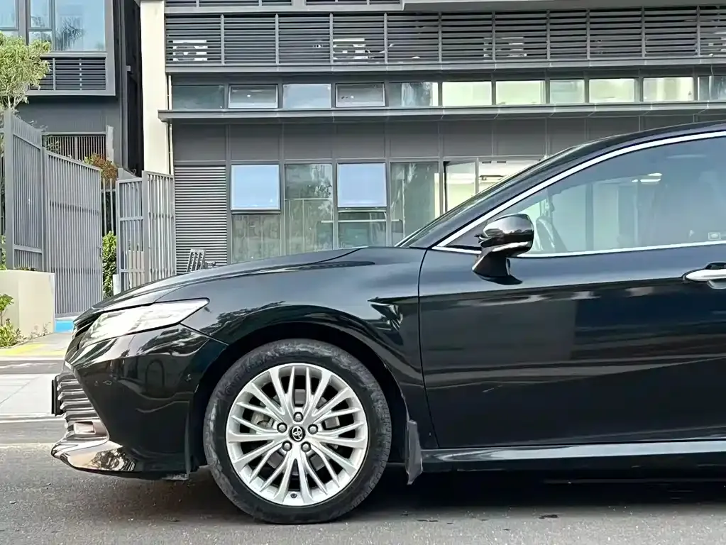 Toyota Camry — фото 8