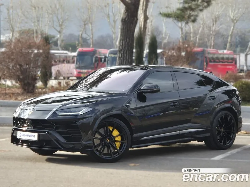 Lamborghini Urus — фото 1