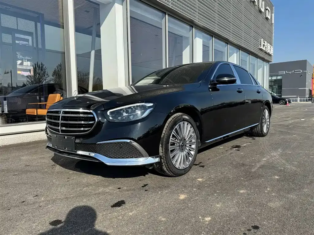 Mercedes-Benz E-Class — фото 1