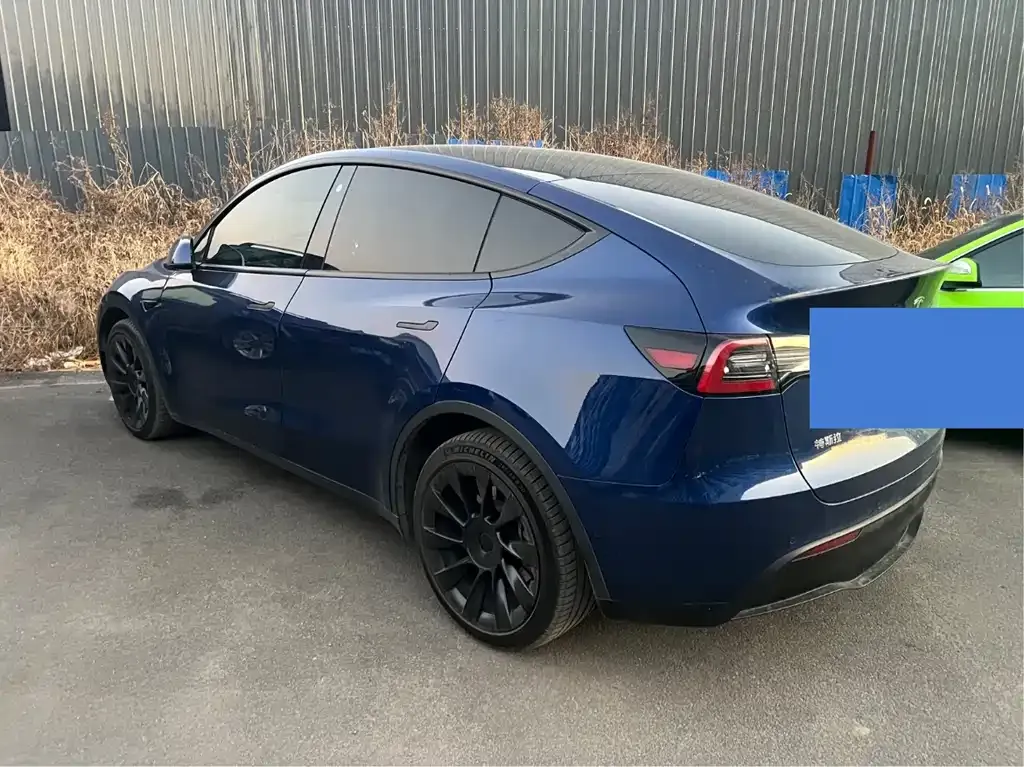 Tesla Model Y — фото 10