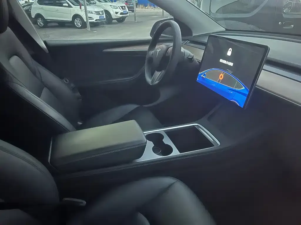 Tesla Model Y — фото 3