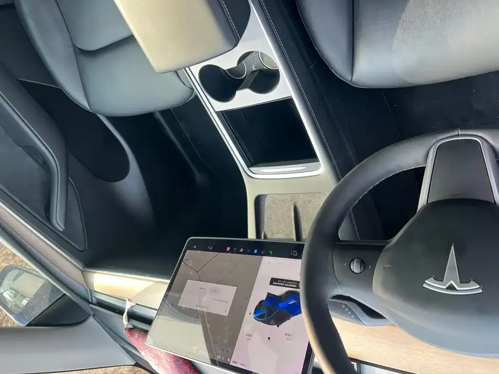 Tesla Model Y — фото 6